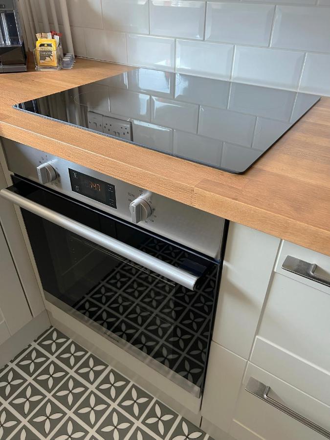 1 Bed / 1 Sofa Bed 'Scandi' Style Ground Floor Apartment Yeovil Dış mekan fotoğraf